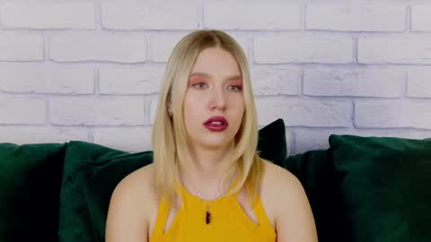 LiliLinn online show from 01-21-25, 07:47