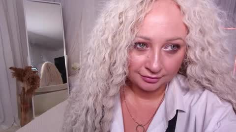 Snapshot of lilit_1love chatting on 09-27-25, 04:45 Lilit online show from 09-27-25, 04:45