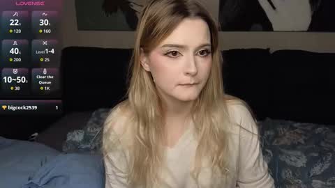 Snapshot of lilit__harwell chatting on 11-15-25, 12:30 Luna online show from 11-15-25, 12:30