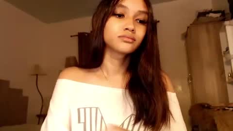 Snapshot of lilit_sensual chatting on 10-23-25, 05:40 Chloe online show from 10-23-25, 05:40