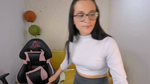 Snapshot of lilith01_ chatting on 12-27-24, 10:37 Leidy online show from 12-27-24, 10:37