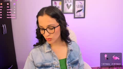 Snapshot of lilith01_ chatting on 01-02-25, 10:44 Leidy online show from 01-02-25, 10:44