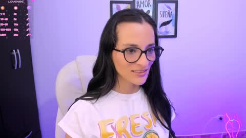 Snapshot of lilith01_ chatting on 01-04-25, 08:27 Leidy online show from 01-04-25, 08:27