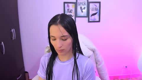 Snapshot of lilith01_ chatting on 02-14-25, 10:49 Leidy online show from 02-14-25, 10:49