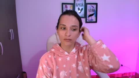 Snapshot of lilith01_ chatting on 02-17-25, 03:15 Leidy online show from 02-17-25, 03:15