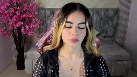 Snapshot of lilith4_s chatting on 10-29-25, 03:20 Lilith online show from 10-29-25, 03:20