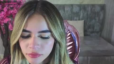 Snapshot of lilith4_s chatting on 11-01-25, 08:33 Lilith online show from 11-01-25, 08:33