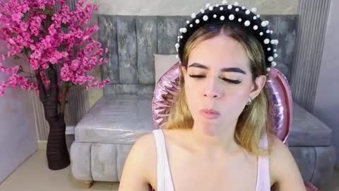 Snapshot of lilith4_s chatting on 11-14-25, 09:13 Lilith online show from 11-14-25, 09:13