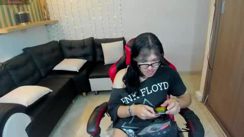 Snapshot of lilith_ayanami chatting on 05-01-26, 11:15 lilith online show from 05-01-26, 11:15