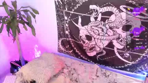 Snapshot of lilith_jovovich chatting on 12-17-25, 11:11 online show from 12-17-25, 11:11