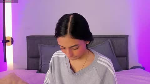 Snapshot of lilith_petit_ chatting on 06-23-26, 12:36 Lili petit online show from 06-23-26, 12:36