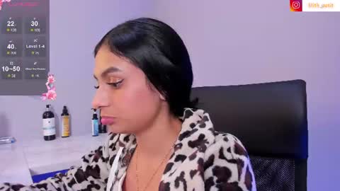 Snapshot of lilith_petit_ chatting on 07-05-26, 01:23 Lili petit online show from 07-05-26, 01:23