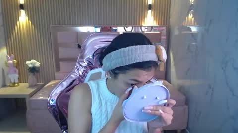 Snapshot of lilith_petit_sub chatting on 02-15-25, 12:54 Lilith online show from 02-15-25, 12:54