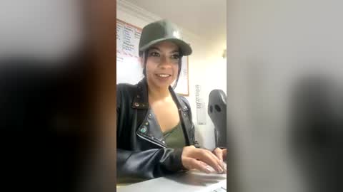 Snapshot of lilith_vanellope chatting on 06-20-26, 04:21 lilith online show from 06-20-26, 04:21