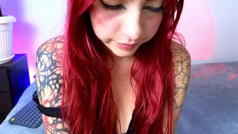 Snapshot of lilithandjacob chatting on 02-19-25, 01:08 online show from 02-19-25, 01:08