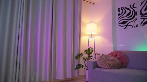 Snapshot of lilithhfosterr chatting on 03-10-25, 11:38 Lili online show from 03-10-25, 11:38