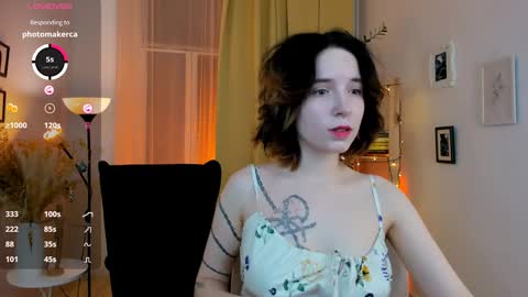 Snapshot of lilithlunna chatting on 01-10-25, 10:36 Lilith online show from 01-10-25, 10:36