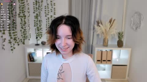 Snapshot of lilithlunna chatting on 01-25-25, 10:39 Lilith online show from 01-25-25, 10:39