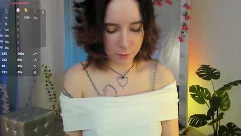 Snapshot of lilithlunna chatting on 02-18-25, 10:03 Lilith online show from 02-18-25, 10:03