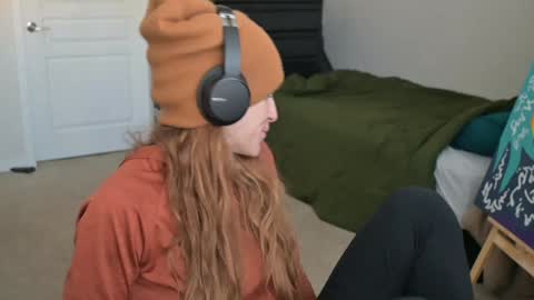 Snapshot of lilithoftrees chatting on 12-13-24, 04:49 L online show from 12-13-24, 04:49