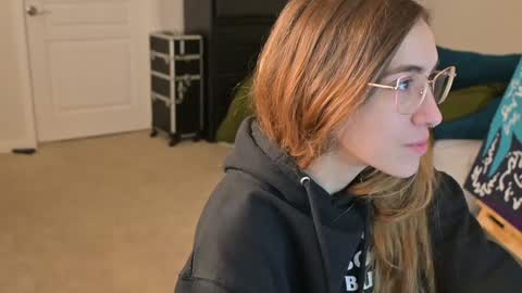 Snapshot of lilithoftrees chatting on 12-15-24, 01:00 L online show from 12-15-24, 01:00