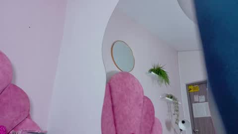 Snapshot of lilithsmith_ chatting on 12-18-25, 11:38 Lilith online show from 12-18-25, 11:38