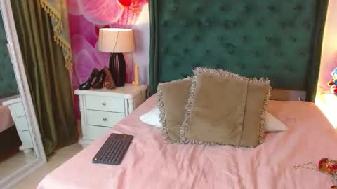 Lilith Snoop online show from 12-13-25, 07:53