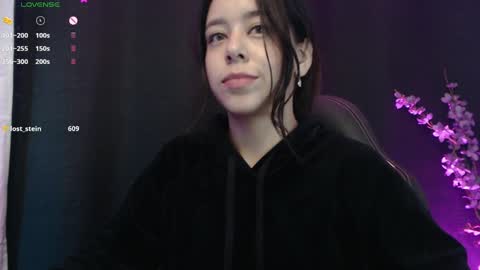 Snapshot of lilithwallkeer chatting on 01-05-25, 10:43 Maria online show from 01-05-25, 10:43