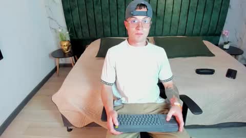 Snapshot of liljames_ chatting on 02-08-26, 07:39 Lil James online show from 02-08-26, 07:39