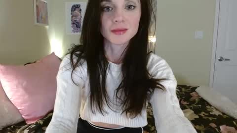 Snapshot of lillian_rose chatting on 02-26-25, 03:53 Lillian Rose online show from 02-26-25, 03:53