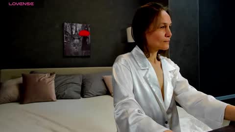 lillian_white1 online show from 02-25-25, 03:05