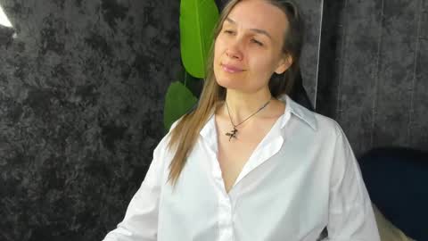 lillian_white1 online show from 04-25-26, 01:08