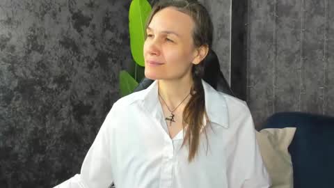 Snapshot of lillian_white1 chatting on 04-26-26, 01:03 lillian_white1 online show from 04-26-26, 01:03