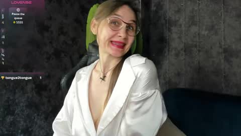 Snapshot of lillian_white1 chatting on 04-28-26, 02:27 lillian_white1 online show from 04-28-26, 02:27