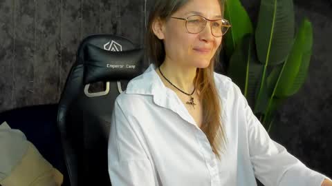 Snapshot of lillian_white1 chatting on 05-02-26, 12:59 lillian_white1 online show from 05-02-26, 12:59