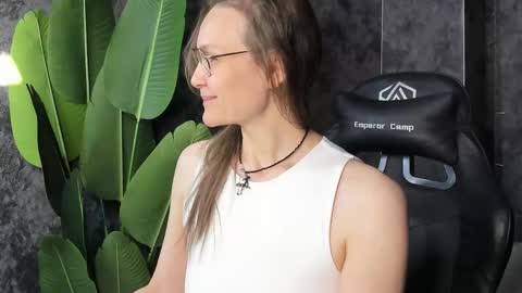 Snapshot of lillian_white1 chatting on 05-03-26, 01:00 lillian_white1 online show from 05-03-26, 01:00