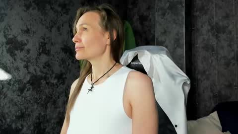 Snapshot of lillian_white1 chatting on 05-05-26, 01:13 lillian_white1 online show from 05-05-26, 01:13