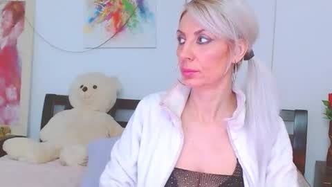 Lara online show from 02-15-26, 08:13