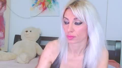 Lara online show from 04-19-26, 05:56