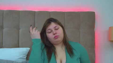 LillianHaig online show from 02-09-25, 06:37