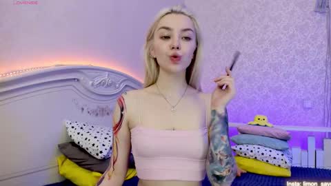 Snapshot of lillimooore chatting on 01-19-25, 11:53 LilliMoore online show from 01-19-25, 11:53