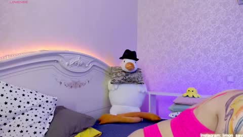 Snapshot of lillimooore chatting on 01-25-25, 11:54 LilliMoore online show from 01-25-25, 11:54