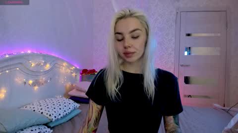 Snapshot of lillimooore chatting on 10-06-25, 11:35 LilliMoore online show from 10-06-25, 11:35