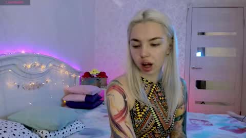 Snapshot of lillimooore chatting on 10-26-25, 11:09 LilliMoore online show from 10-26-25, 11:09