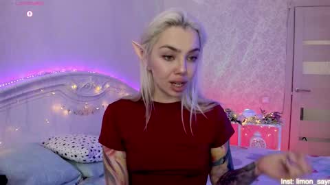 Snapshot of lillimooore chatting on 11-09-25, 12:20 LilliMoore online show from 11-09-25, 12:20