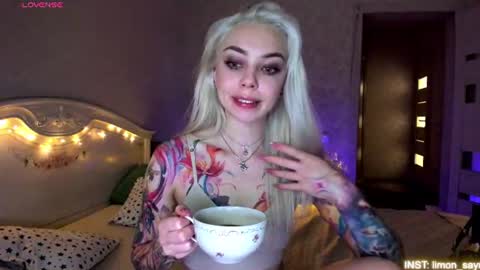 Snapshot of lillimooore chatting on 06-11-26, 11:36 LilliMoore online show from 06-11-26, 11:36
