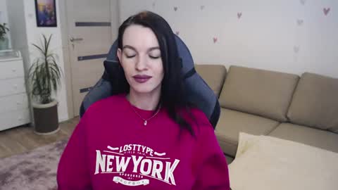 Snapshot of lilliyves chatting on 05-31-26, 04:36 lilliyves online show from 05-31-26, 04:36