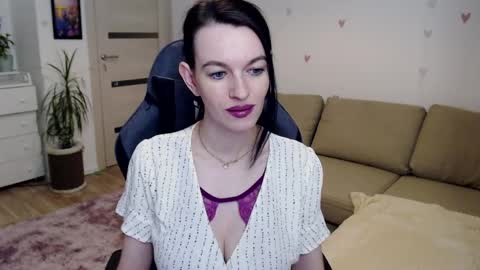 Snapshot of lilliyves chatting on 05-31-26, 07:37 lilliyves online show from 05-31-26, 07:37