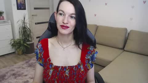 Snapshot of lilliyves chatting on 06-07-26, 06:11 lilliyves online show from 06-07-26, 06:11