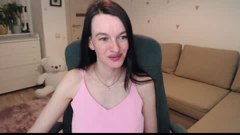 Snapshot of lilliyves chatting on 07-18-26, 10:13 lilliyves online show from 07-18-26, 10:13